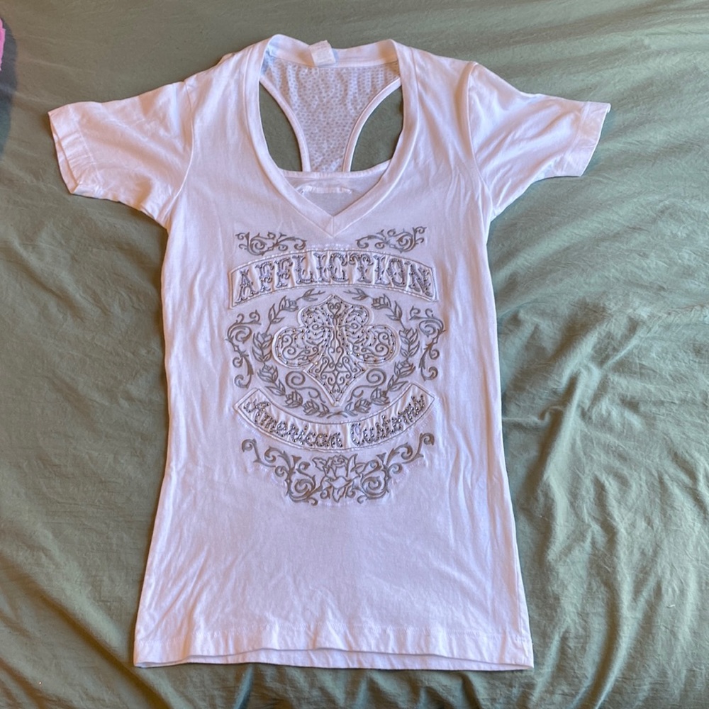 Affliction White Short Sleeve V-Neck Tee with Decorative Crest